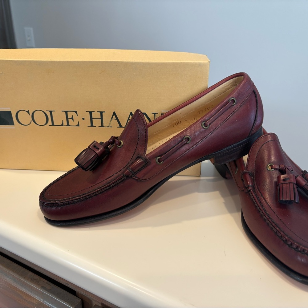 New in box vintage Cole Haan Men’s Burgundy Leather Tassel Loafers
